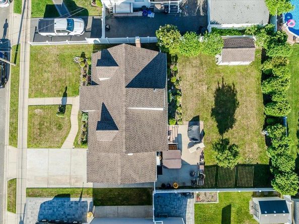 206 N Iowa Avenue, Massapequa NY 11758