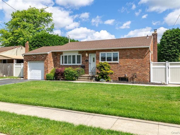 183 N Oak Street, Massapequa NY 11758