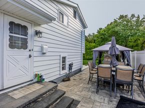 300 W 24th Street, Deer Park NY 11729