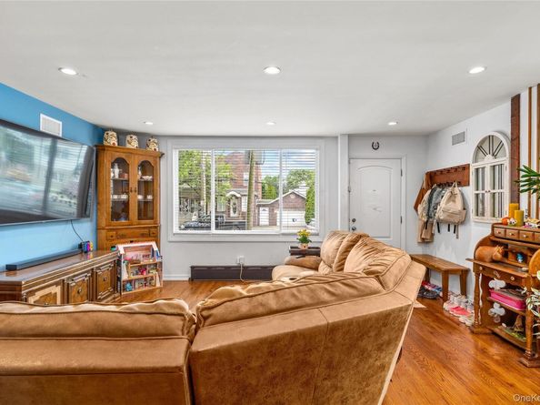 5909 69th Street, Maspeth NY 11378