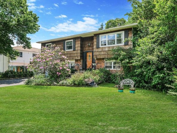 4 Dogwood Avenue, Farmingville NY 11738