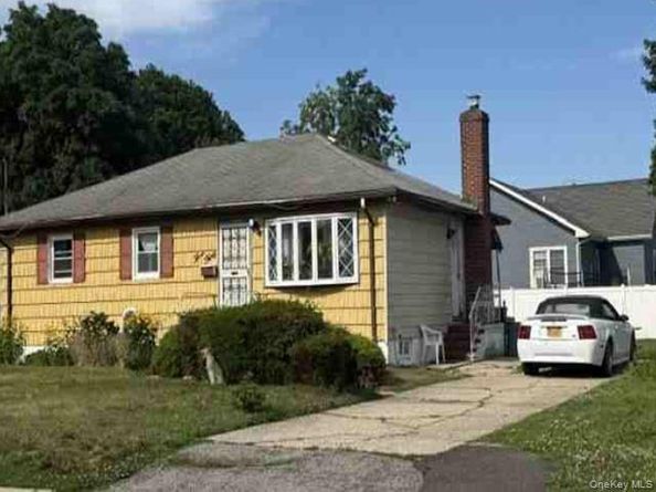 330 Vespucci Avenue, Copiague NY 11726