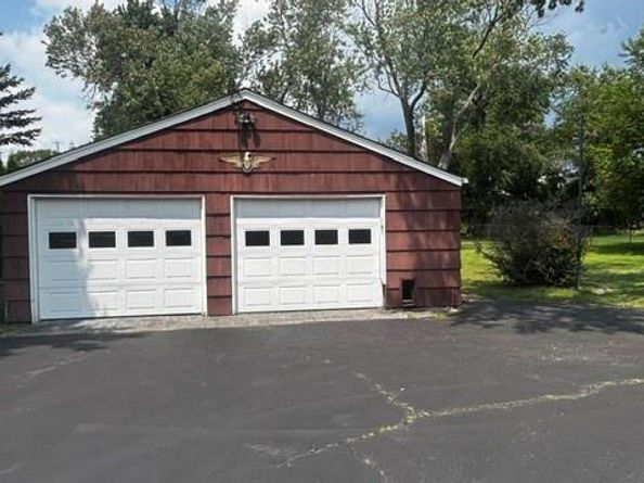 59 FARMERS Avenue, Lindenhurst NY 11757