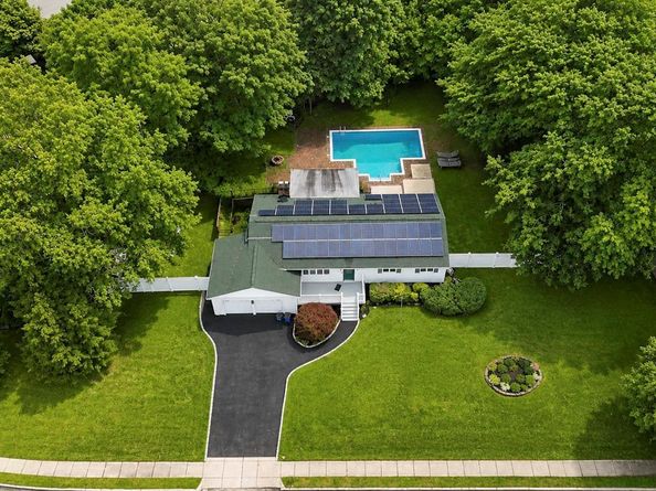 10 Aron Drive, Bohemia NY 11716