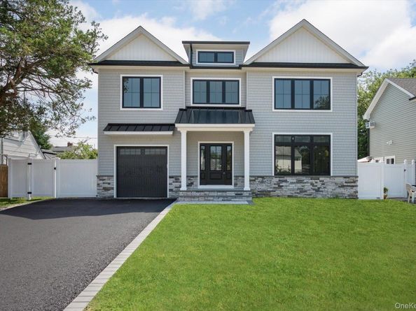 11 Forest Lane, Westbury NY 11590
