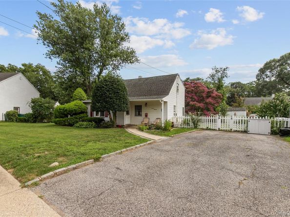 713 Wren Court, West Hempstead NY 11552