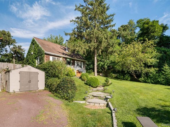 19 Washington Avenue E, Hampton Bays NY 11946