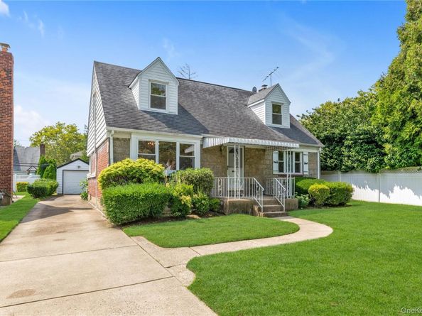 33 Michael Lane, New Hyde Park NY 11040