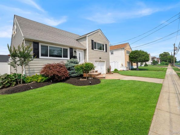40 Martha Street, Freeport NY 11520