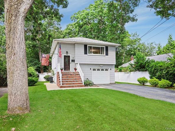555 N Windsor Avenue, Brightwaters NY 11718