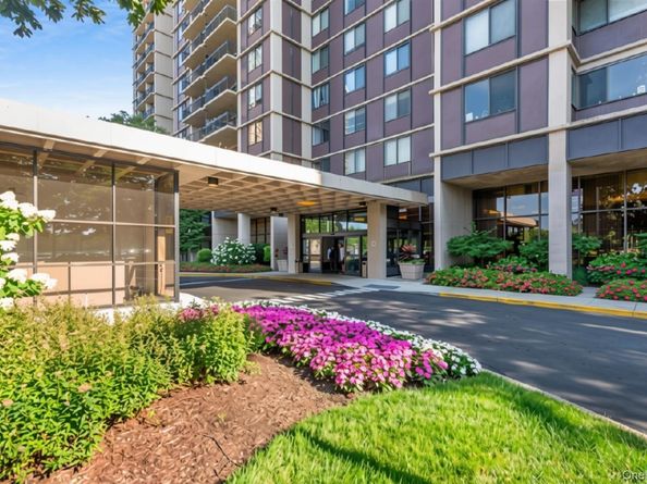 27010 Grand Central Parkway 4J, Floral Park NY 11005