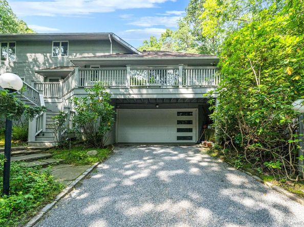 16 Joshuas Path, East Hampton NY 11937