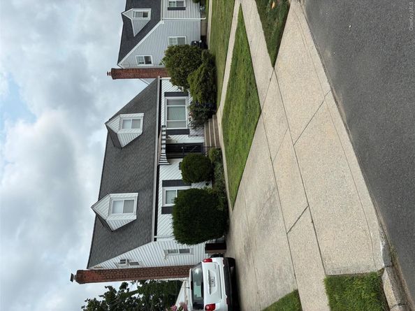25 S Elm Street, Hicksville NY 11801