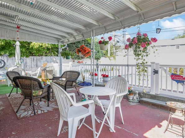 23 Scholl Drive, Farmingdale NY 11735