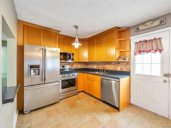 2 Briggs Street, Hicksville NY 11801