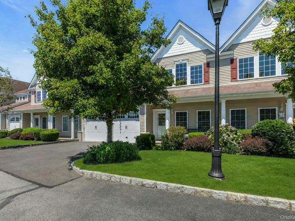 19 Meadow Court, Oakdale NY 11769