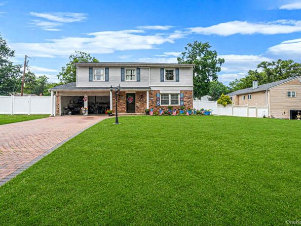 23 Essex Drive, Coram NY 11727