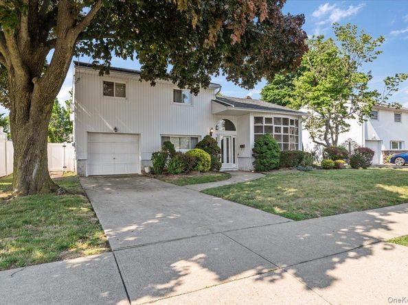 279 N Kentucky Avenue, Massapequa NY 11758