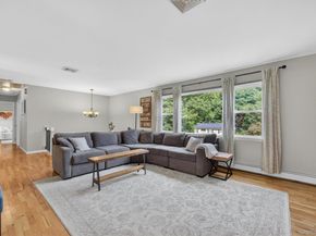 15 Round Tree Lane, Montrose NY 10548