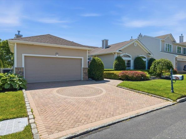 95 Hamlet Drive, Mount Sinai NY 11766