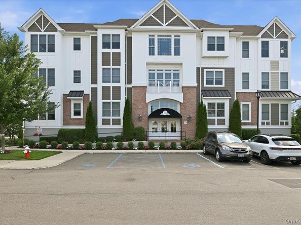 33204 Spruce Pond Circle, Plainview NY 11803