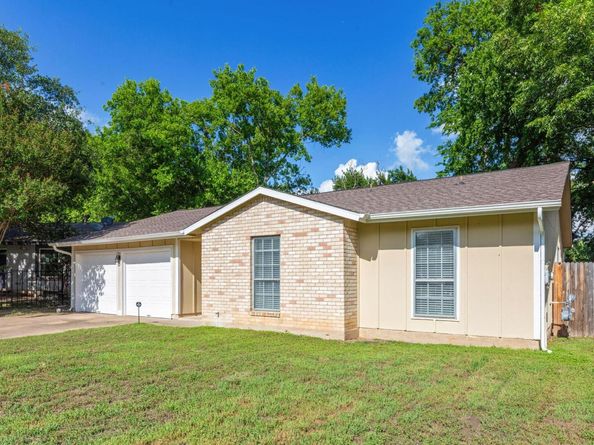 2106 Ponciana LOOP, Austin TX 78744