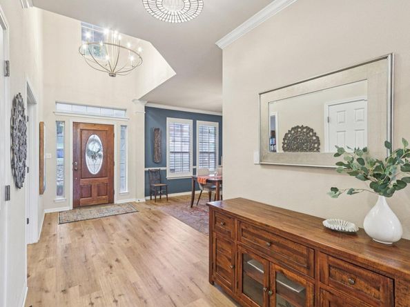 7124 Via Dono DR, Austin TX 78749