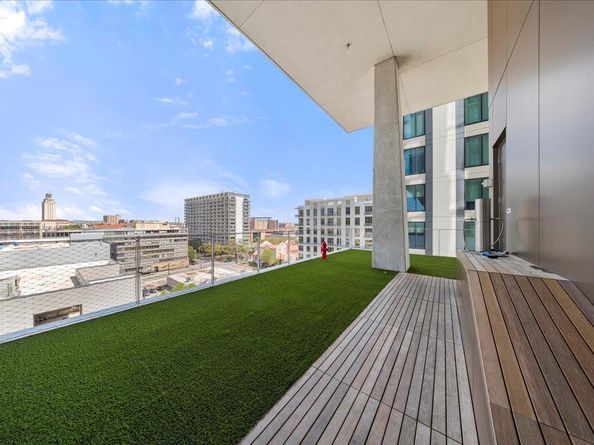 313 W 17th ST 2402, Austin TX 78701