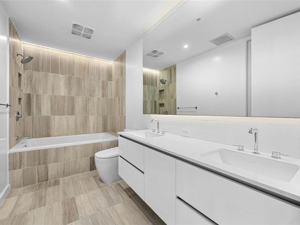 313 W 17th ST 2402, Austin TX 78701