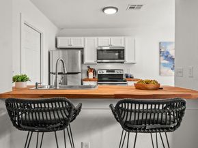 5616 Emerald Forest DR 101, Austin TX 78745