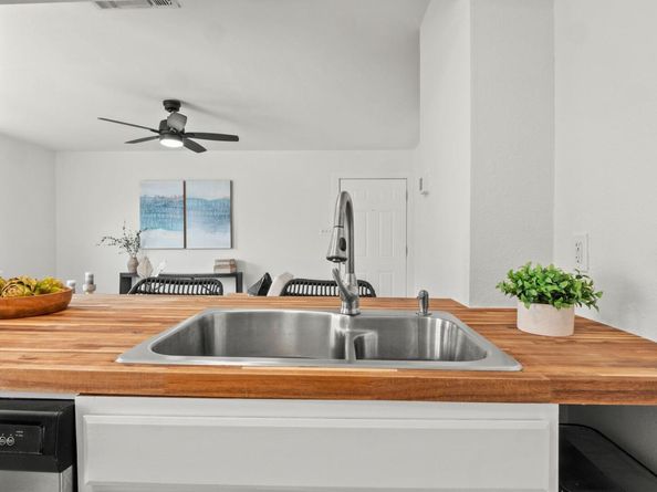 5616 Emerald Forest DR 101, Austin TX 78745