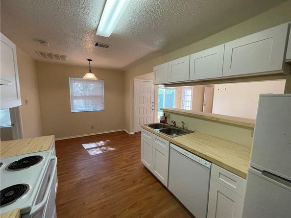 10003 Parliament House RD, Austin TX 78729