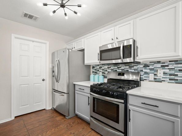 216 Sweet Leaf LN, Pflugerville TX 78660