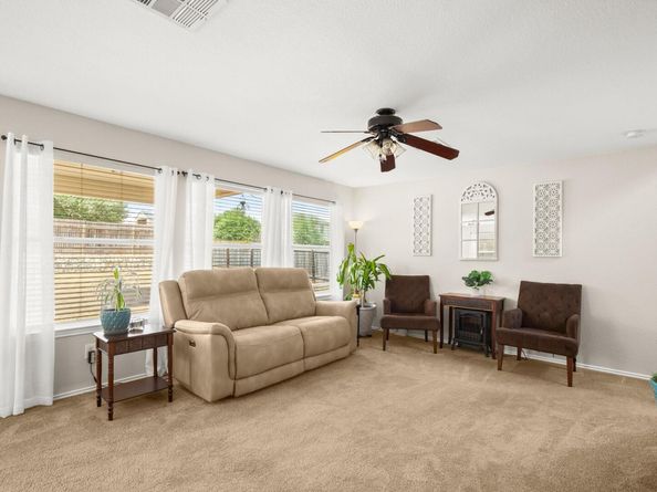 216 Sweet Leaf LN, Pflugerville TX 78660