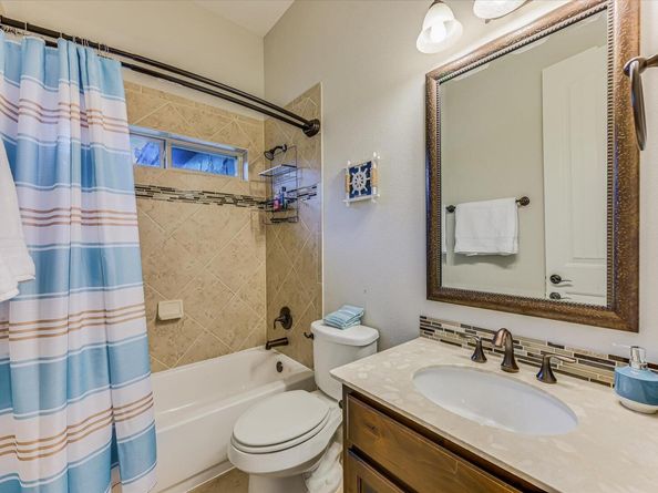 804 Rough Hollow DR, Lakeway TX 78734