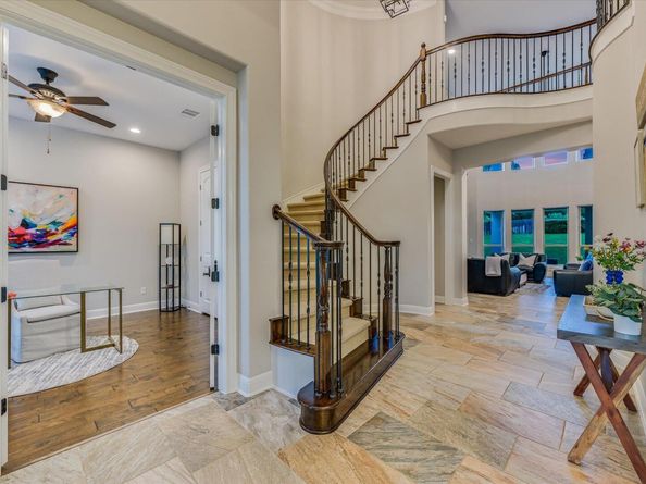 804 Rough Hollow DR, Lakeway TX 78734