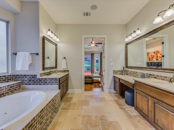 804 Rough Hollow DR, Lakeway TX 78734