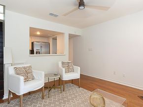 1404 Norwalk LN 212, Austin TX 78703