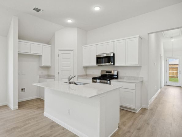 8017 Shining Flor RUN, Lago Vista TX 78645