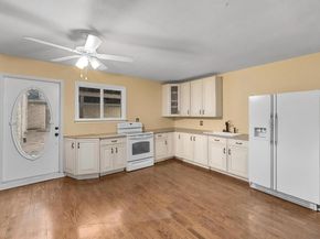 3809 Wyldwood RD, Austin TX 78739