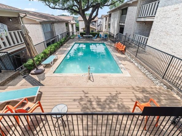 1304 Summit ST 206, Austin TX 78741