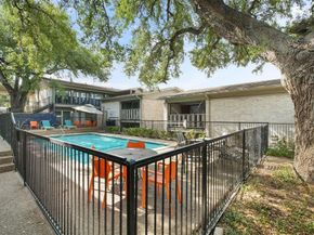 1304 Summit ST 206, Austin TX 78741