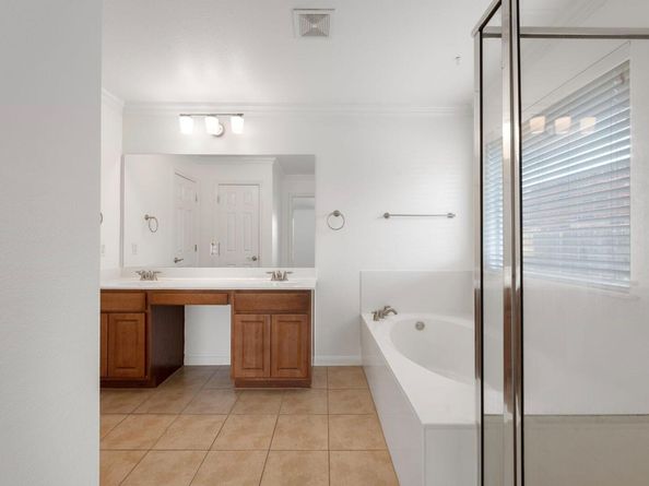 4498 Heritage Well LN, Round Rock TX 78665