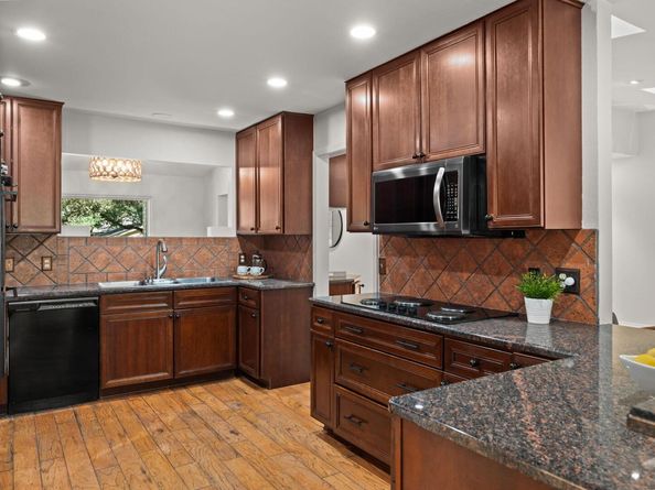 9109 Balcones Club DR, Austin TX 78750