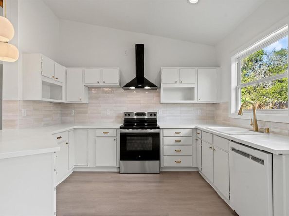 9602 Claxton DR, Austin TX 78736