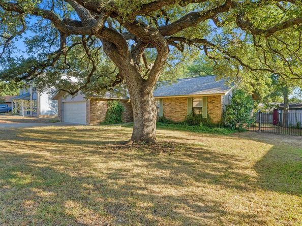 3904 Burr Oak LN, Austin TX 78727