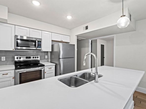 909 Reinli ST 101, Austin TX 78751