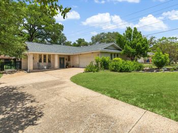 9902 Marseilles DR