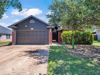 810 Red River LN