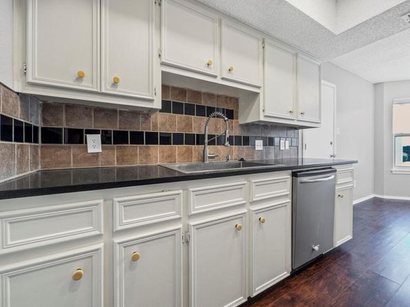 1002 Cresswell DR, Pflugerville TX 78660